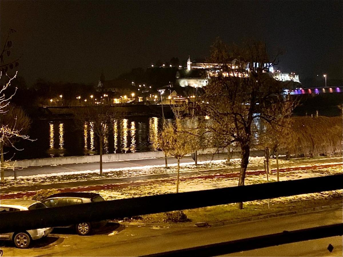 Apartman Danube Novi Sad Buitenkant foto