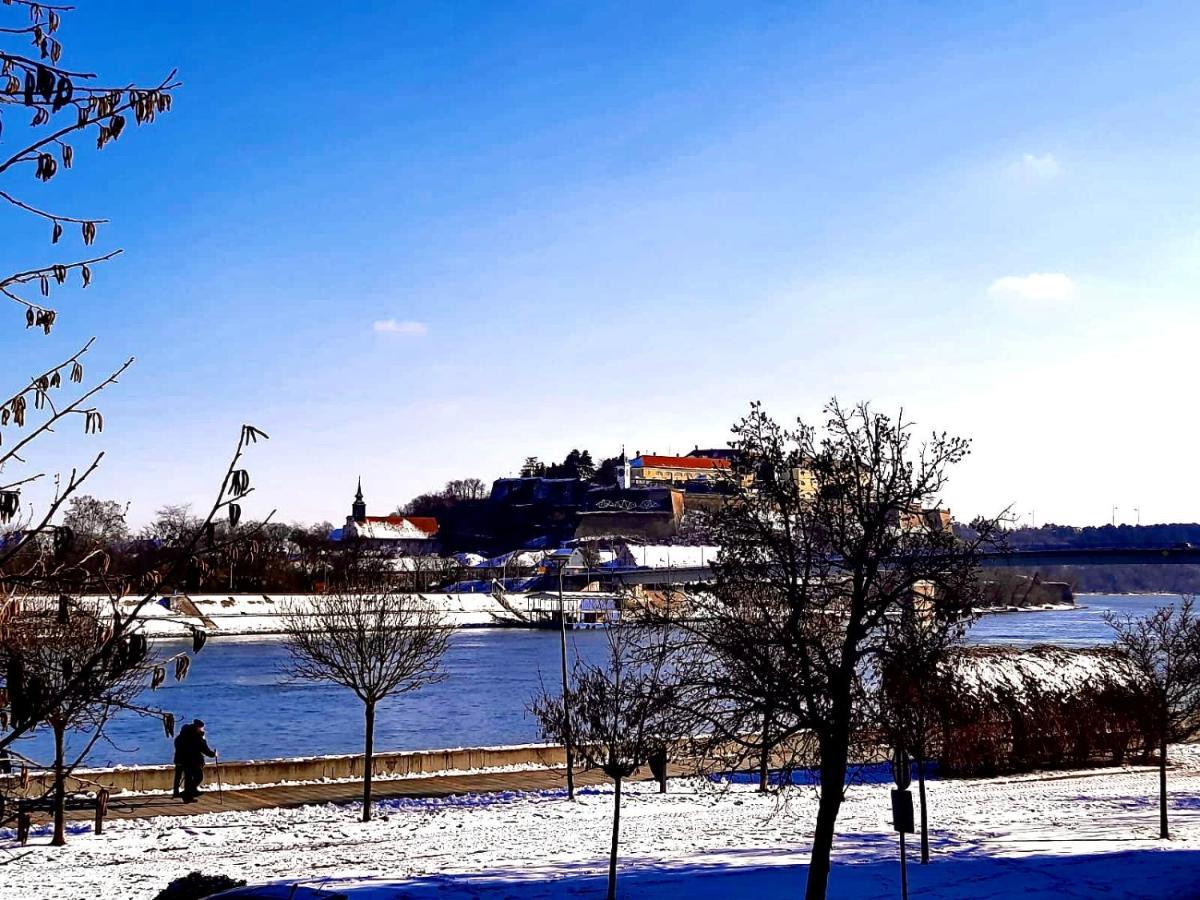 Apartman Danube Novi Sad Buitenkant foto