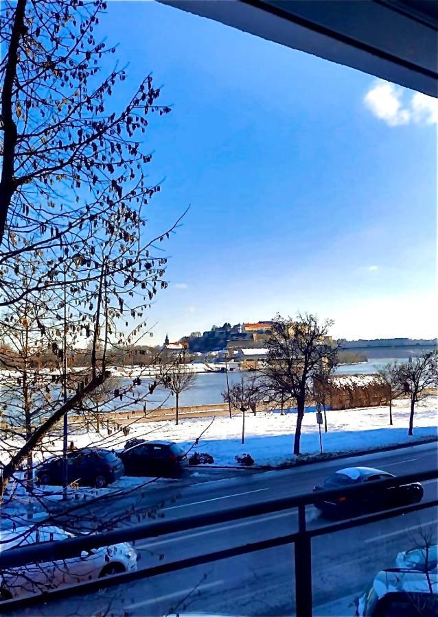 Apartman Danube Novi Sad Buitenkant foto